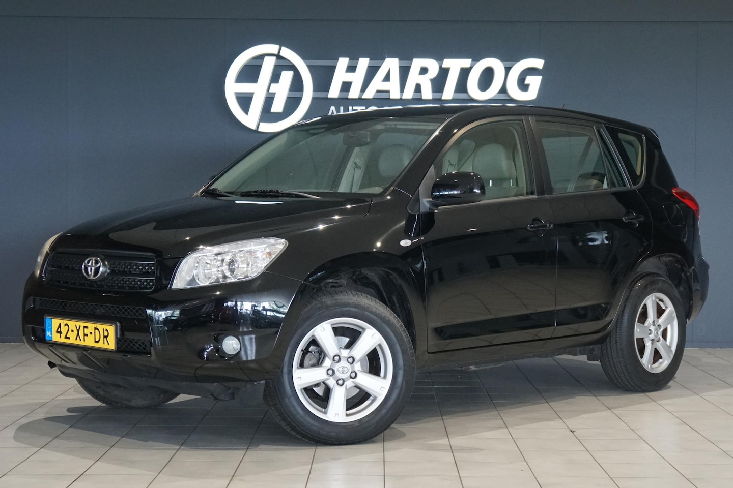 Toyota RAV4 - 2.0 VVTi Executive 4WD AUT. + KEYLESS / LEDER / STOELVERWARMING / PDC - AutoWereld.nl