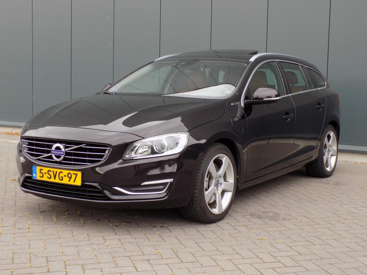 Volvo V60 - 2.4 D6 AWD Plug-In Hybrid Summum 2.4 D6 AWD Plug-In Hybrid Summum - AutoWereld.nl