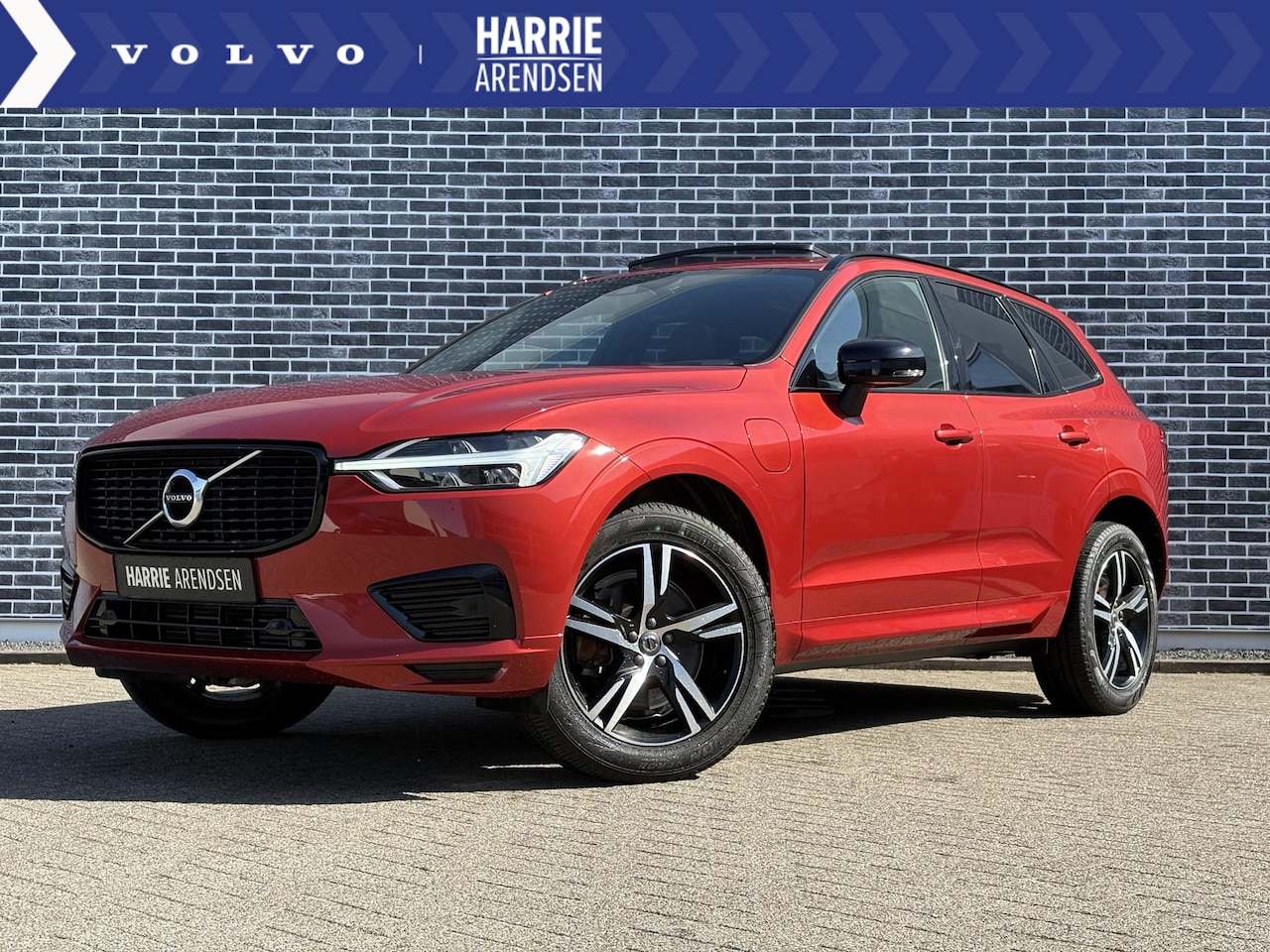 Volvo XC60 - 2.0 T8 Plug-in hybrid AWD R-Design | Achteruitrijcamera | Verwarmd stuurwiel | Verwarmbare - AutoWereld.nl