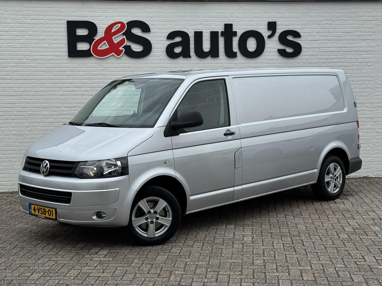 Volkswagen Transporter - 2.0 TDI L2H3 Trekhaak Airco Navigatie Parrot Lat om Lat betimmering - AutoWereld.nl