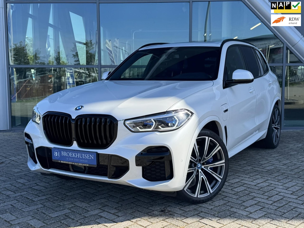 BMW X5 - XDrive45e Plug in Hybride High Executive M Sport 394pk Panoramadak / 360 Camera / 22inch / - AutoWereld.nl