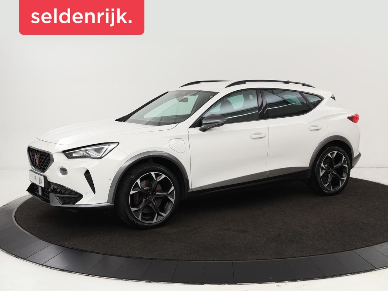 CUPRA Formentor - 1.4 e-Hybrid VZ | 245pk | Camera | Adaptive cruise | Stuurverwarming | Sfeerverlichting | - AutoWereld.nl