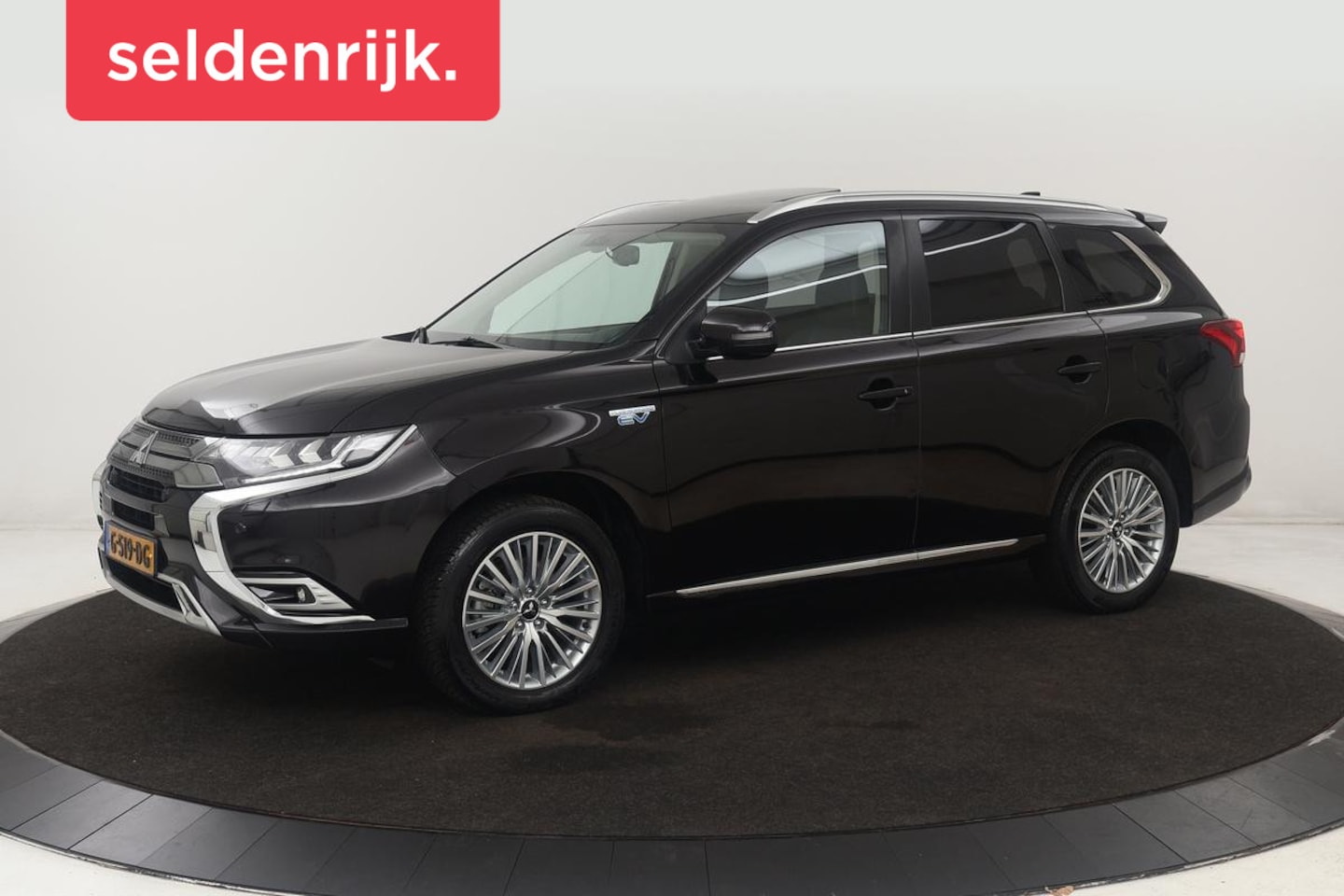 Mitsubishi Outlander - 2.4 PHEV Intense+ | Schuifdak | Trekhaak | Stoelverwarming | Carplay | Camera | Full LED | - AutoWereld.nl
