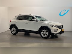 Volkswagen T-Roc - 1.0 TSI 116pk Style Navigatie Camera Parkeersensoren Climate Control