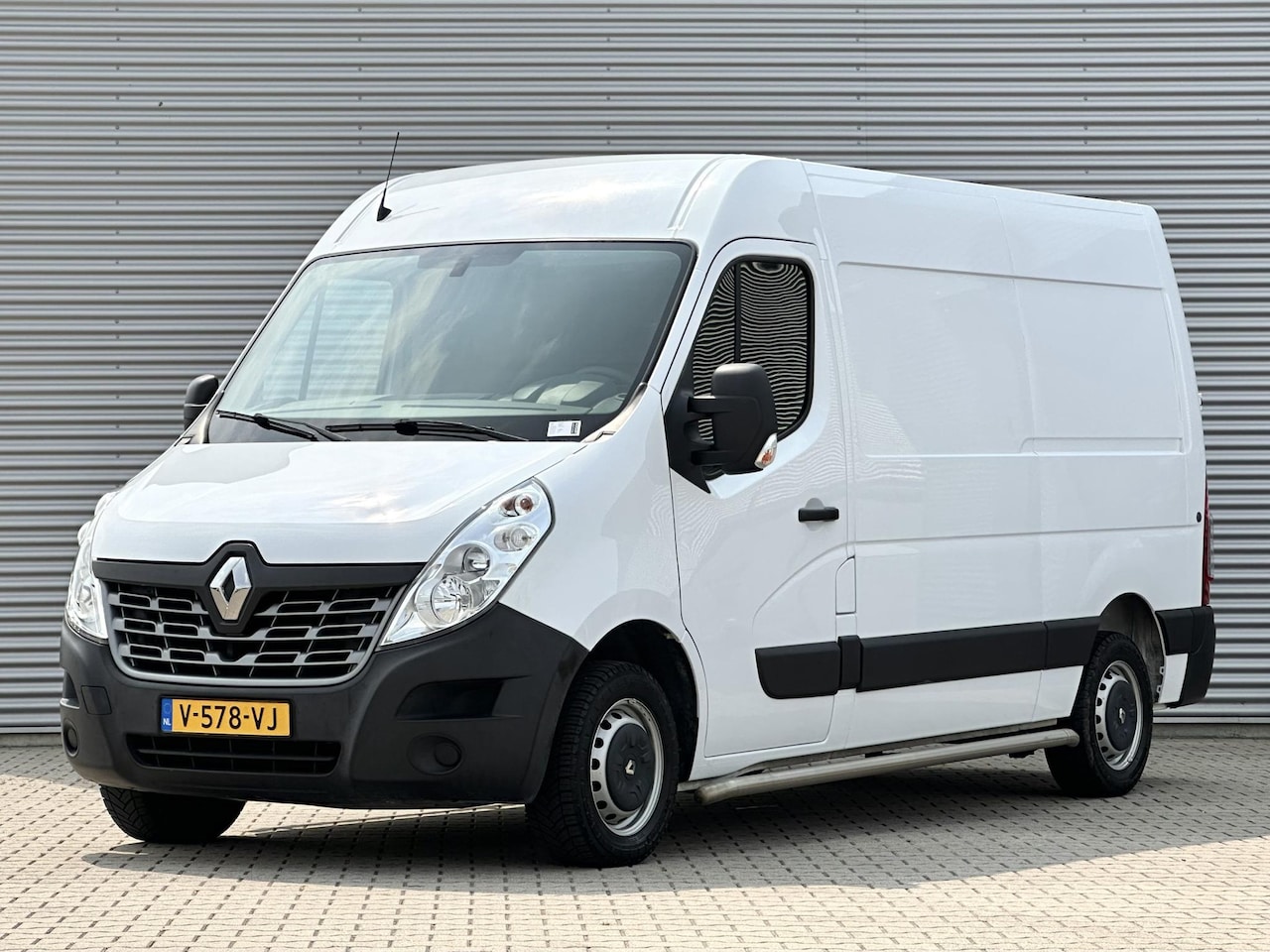 Renault Master - T33 2.3 dCi L2H2 Trekhaak Navi TOP STAAT! - AutoWereld.nl