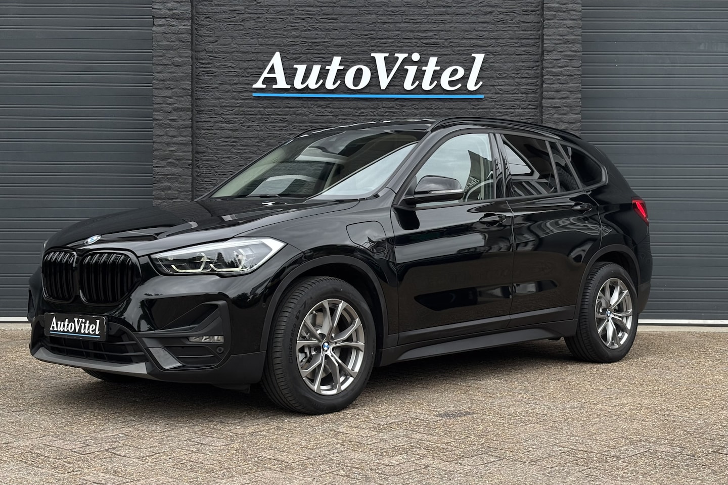 BMW X1 - xDrive25e | Privacy Glas | Apple Carplay | LED | PDC V+A - AutoWereld.nl