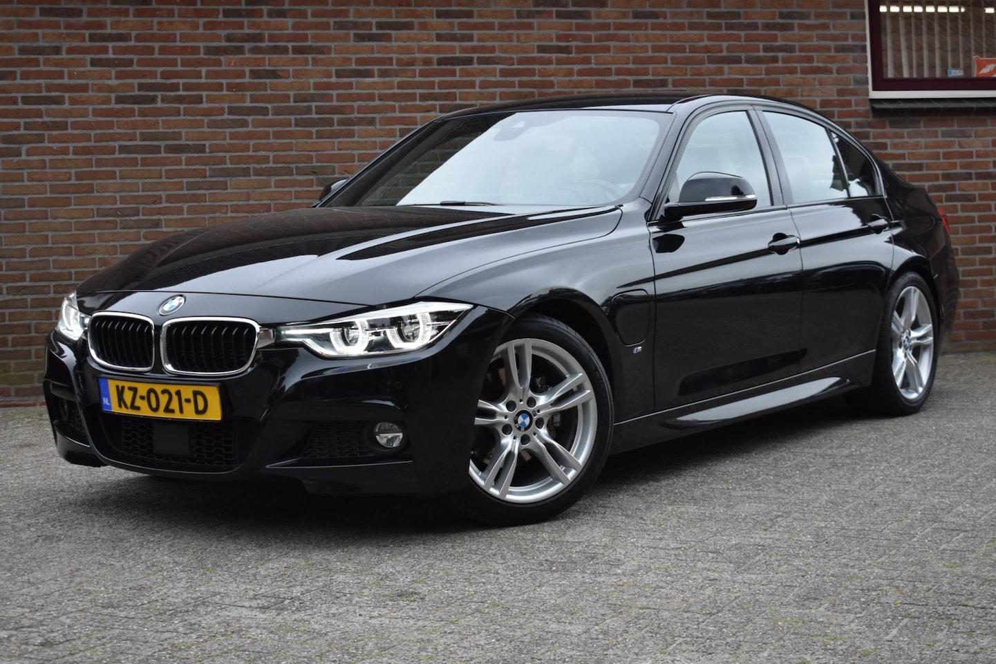BMW 3-serie - 330e Centennial High Executive '16 LED M Pakket Clima Leder Navi Clima Cruise - AutoWereld.nl