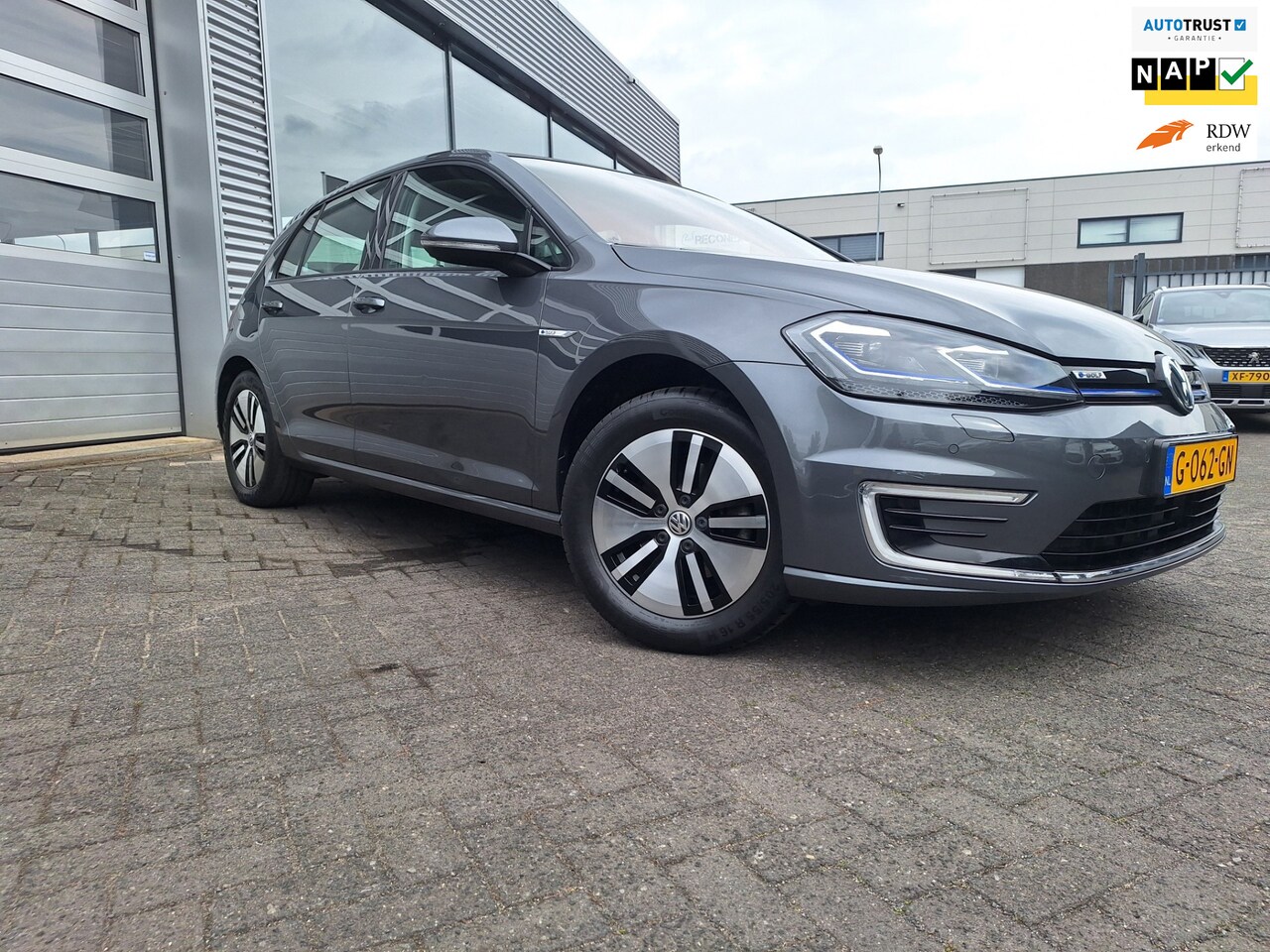 Volkswagen e-Golf - E-Golf*Navigaie Pdc*V/A*Cruise control*Lm Velgen*Enz - AutoWereld.nl