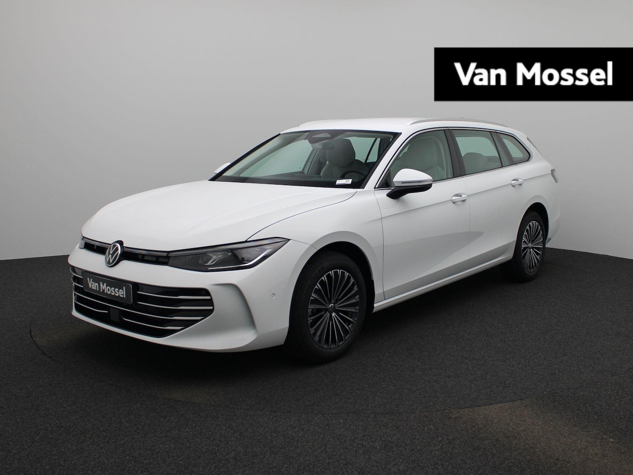 Volkswagen Passat Variant - 1.5 eTSI Elegance Business | Direct leverbaar | LED Matrix koplampen | Achterklep elektris - AutoWereld.nl