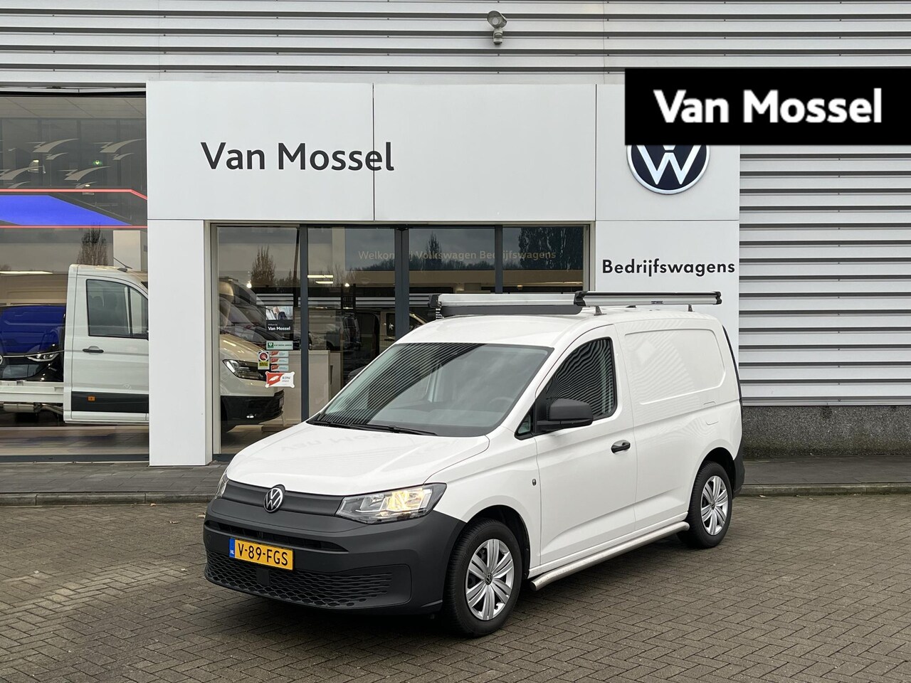 Volkswagen Caddy Cargo - 1.5 TSI Comfort | Airco | Multifunctioneel stuur | Cruise control | Trekhaak | Parkeerhulp - AutoWereld.nl