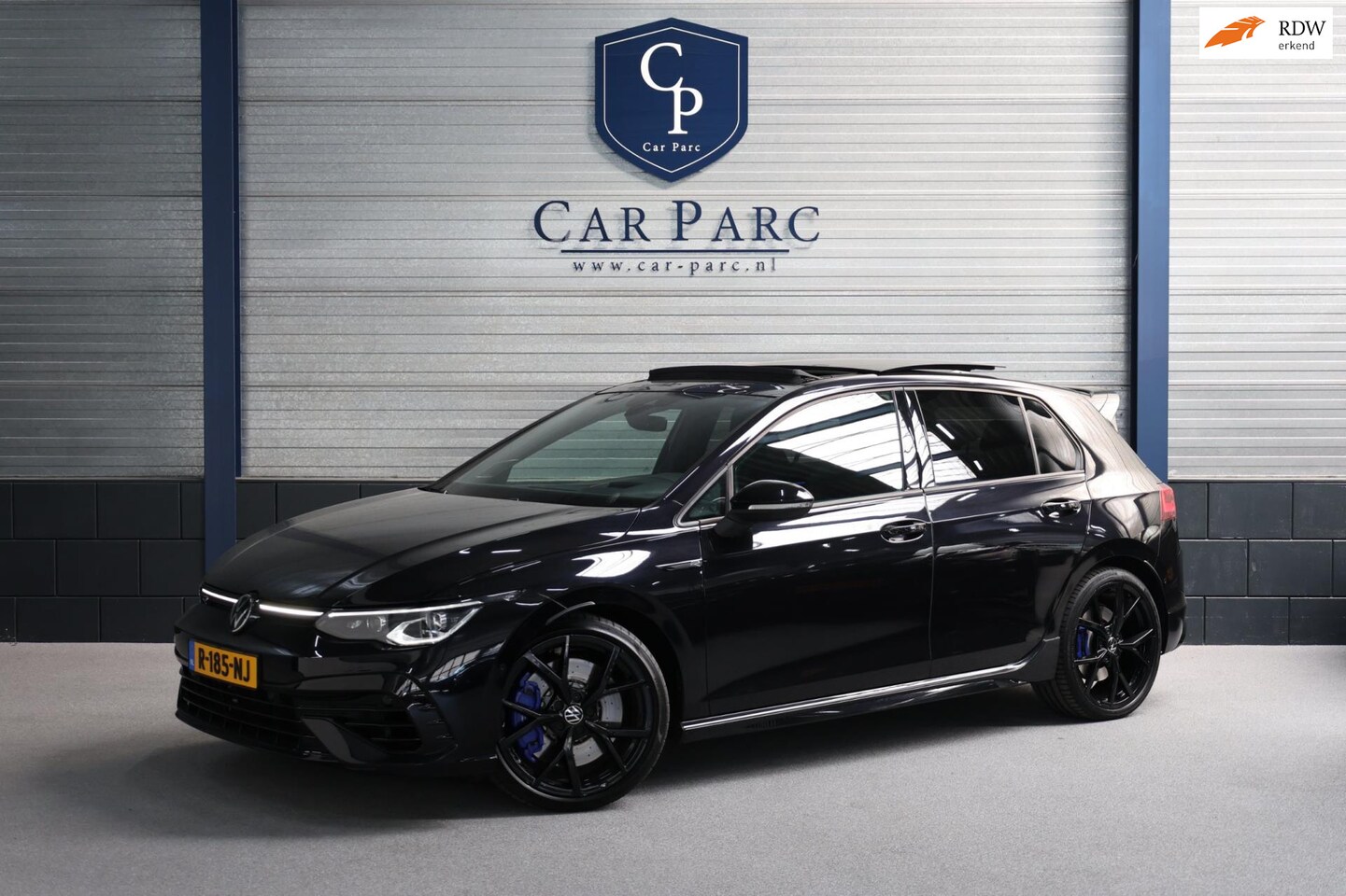 Volkswagen Golf - 2.0 TSI R 4Motion 320+PK IQ+LED/VIRTUAL/PANO/LEDER+S.VERWARMING+VERKOELING/19" LMV/CAM/LIN - AutoWereld.nl