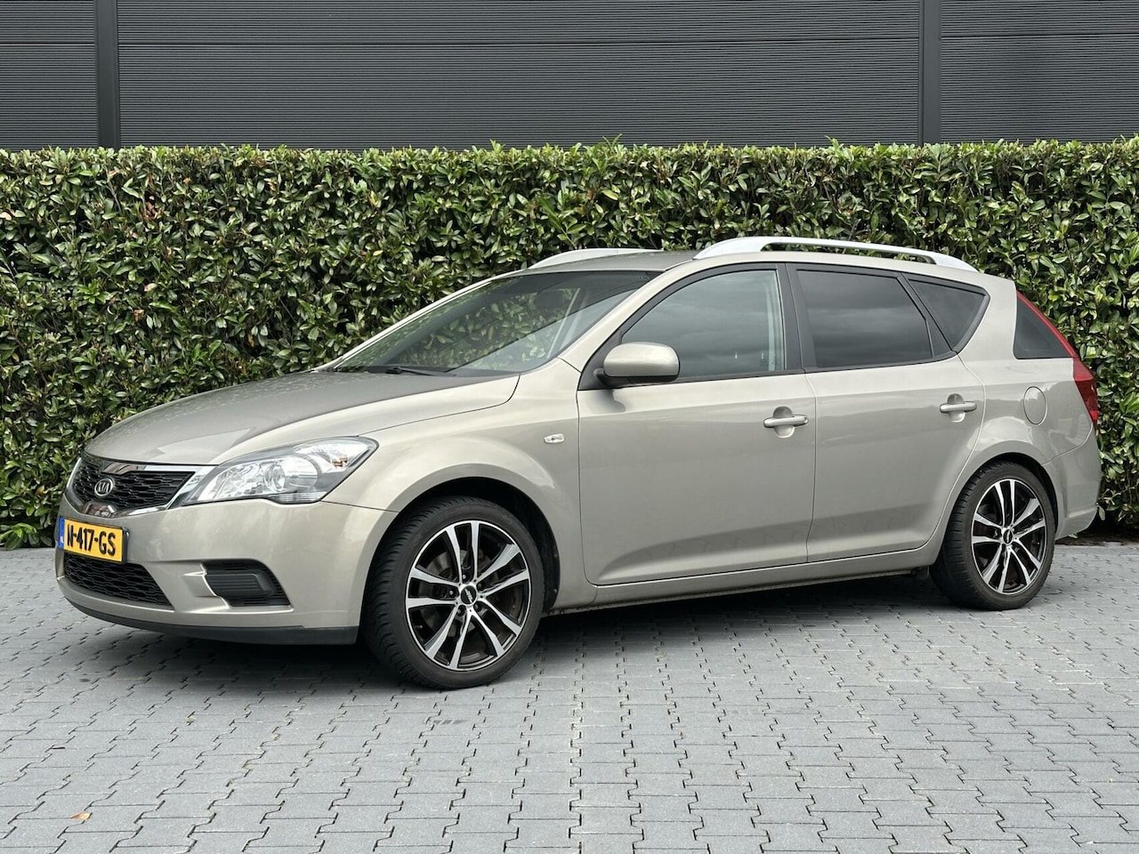 Kia Cee'd Sporty Wagon - 1.6 CVVT X-tra 1.6 CVVT X-TRA, FACELIFT, AIRCO, 17INCH LM VELGEN, PRIVACY GLASS, EL-RAMEN - AutoWereld.nl