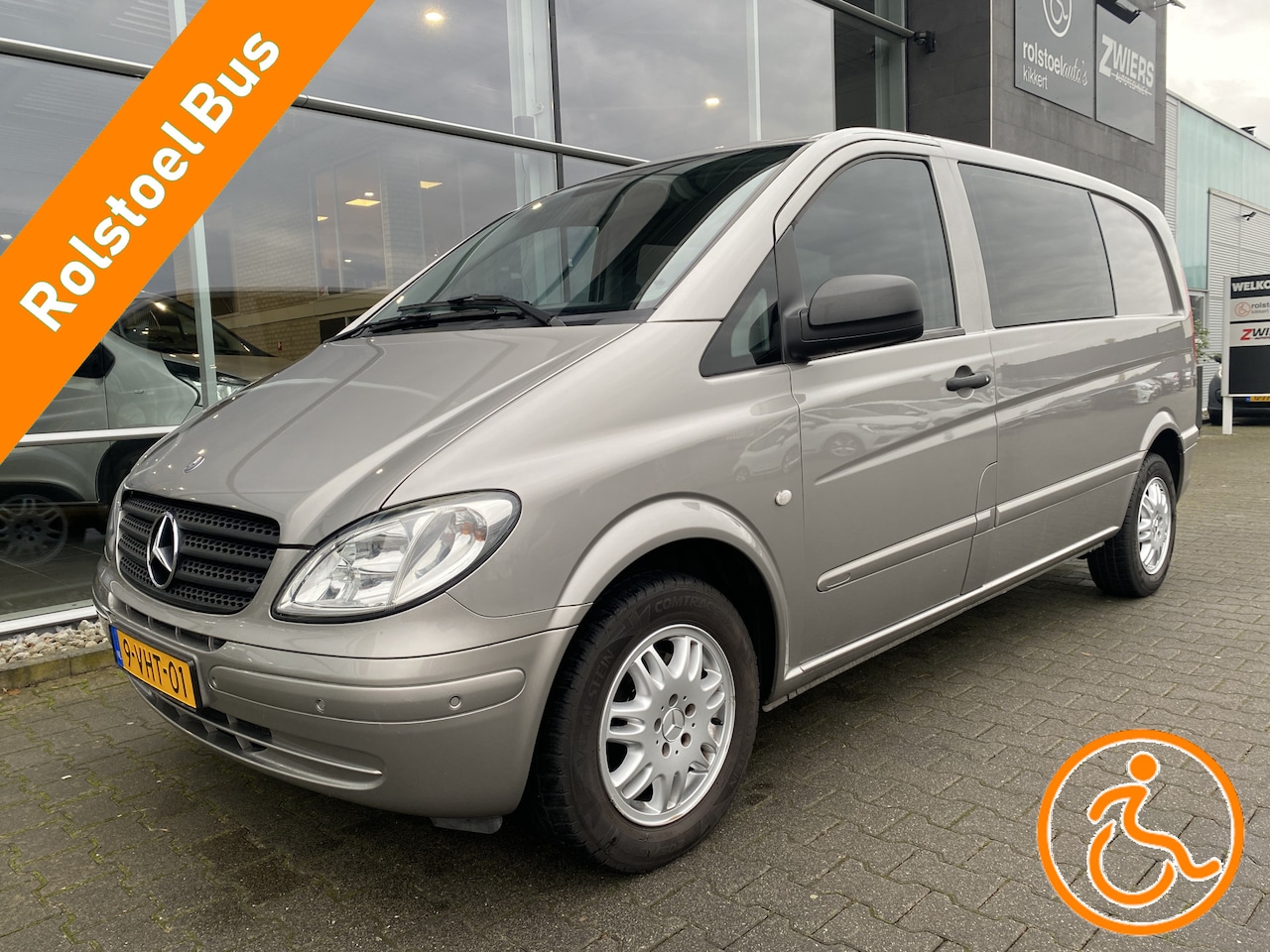 Mercedes-Benz Vito - Automaat 3+1 Rolstoelbus 111 CDI (Mooie en goed onderhouden Rolstoelbus met lift!) - AutoWereld.nl