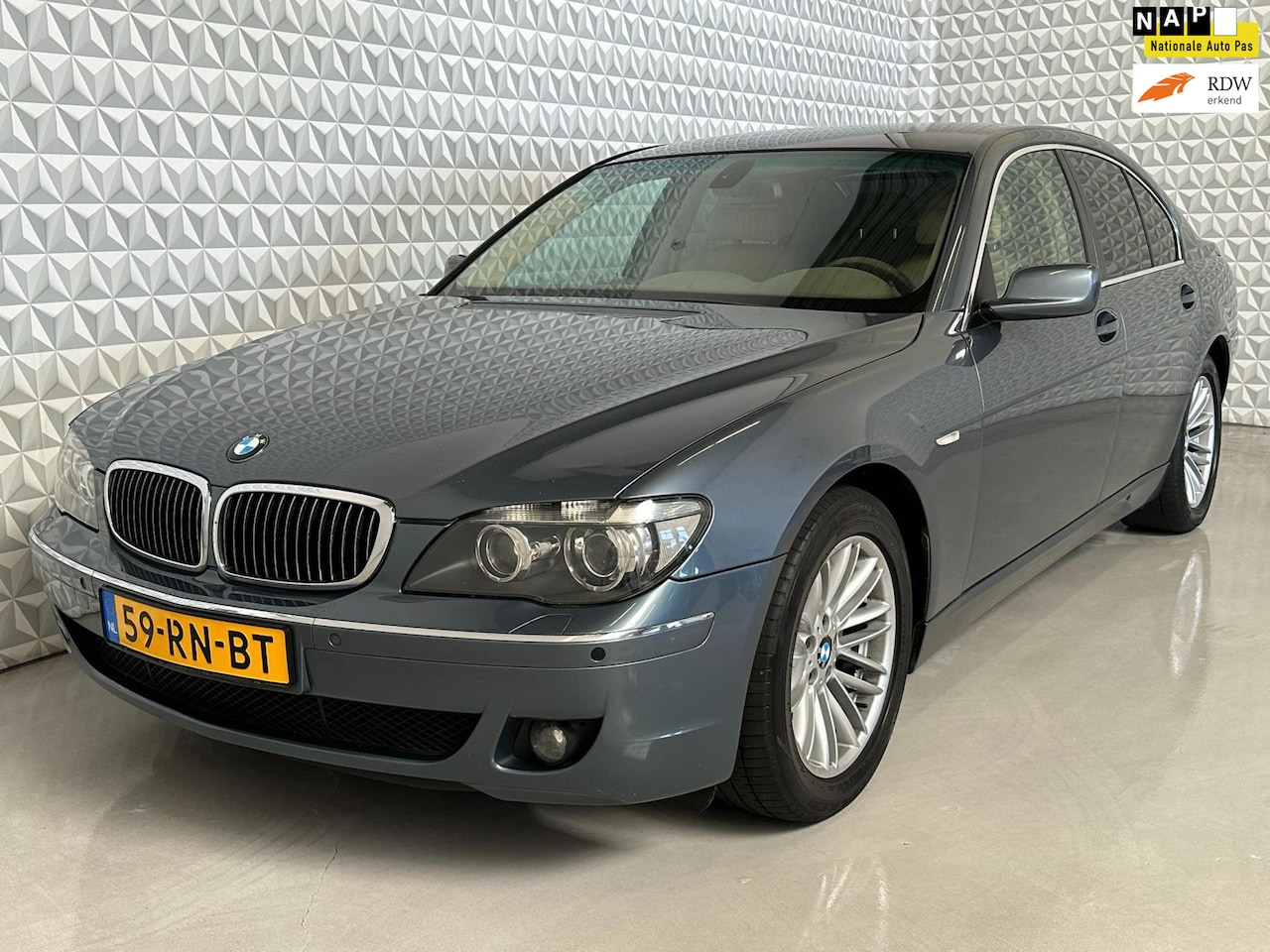 BMW 7-serie - 730d Executive Navigatie + Leer + Parkeersensoren - AutoWereld.nl