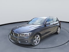 BMW 1-serie - 118i Advantage Led Navigatiesysteem 18" lm velgen Stoelverwarming 63000km