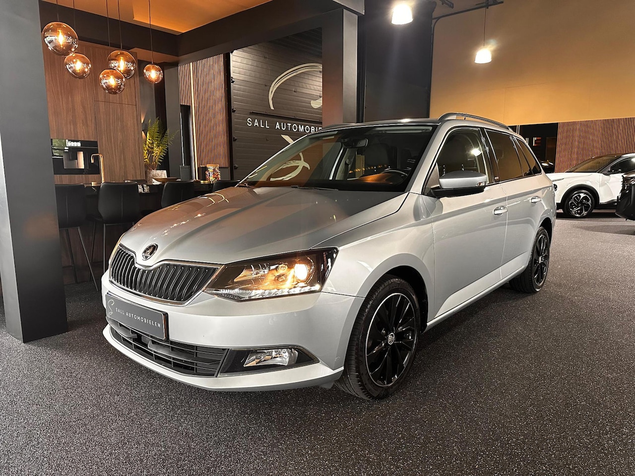 Skoda Fabia Combi - 1.2 TSI JOY Soelverwarming/Elektrieche pakket/PDC/Cruise - AutoWereld.nl