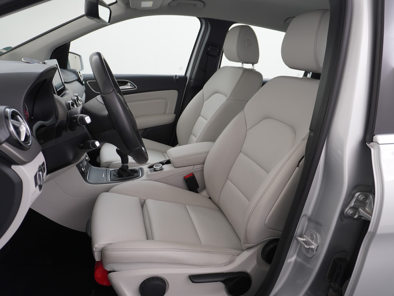 Mercedes-Benz B-klasse - 180CDi Leer Navi CameraEcc Sport-Comfort-Stoelen+Verwarmd Cruise Control Ambition Collissi - AutoWereld.nl