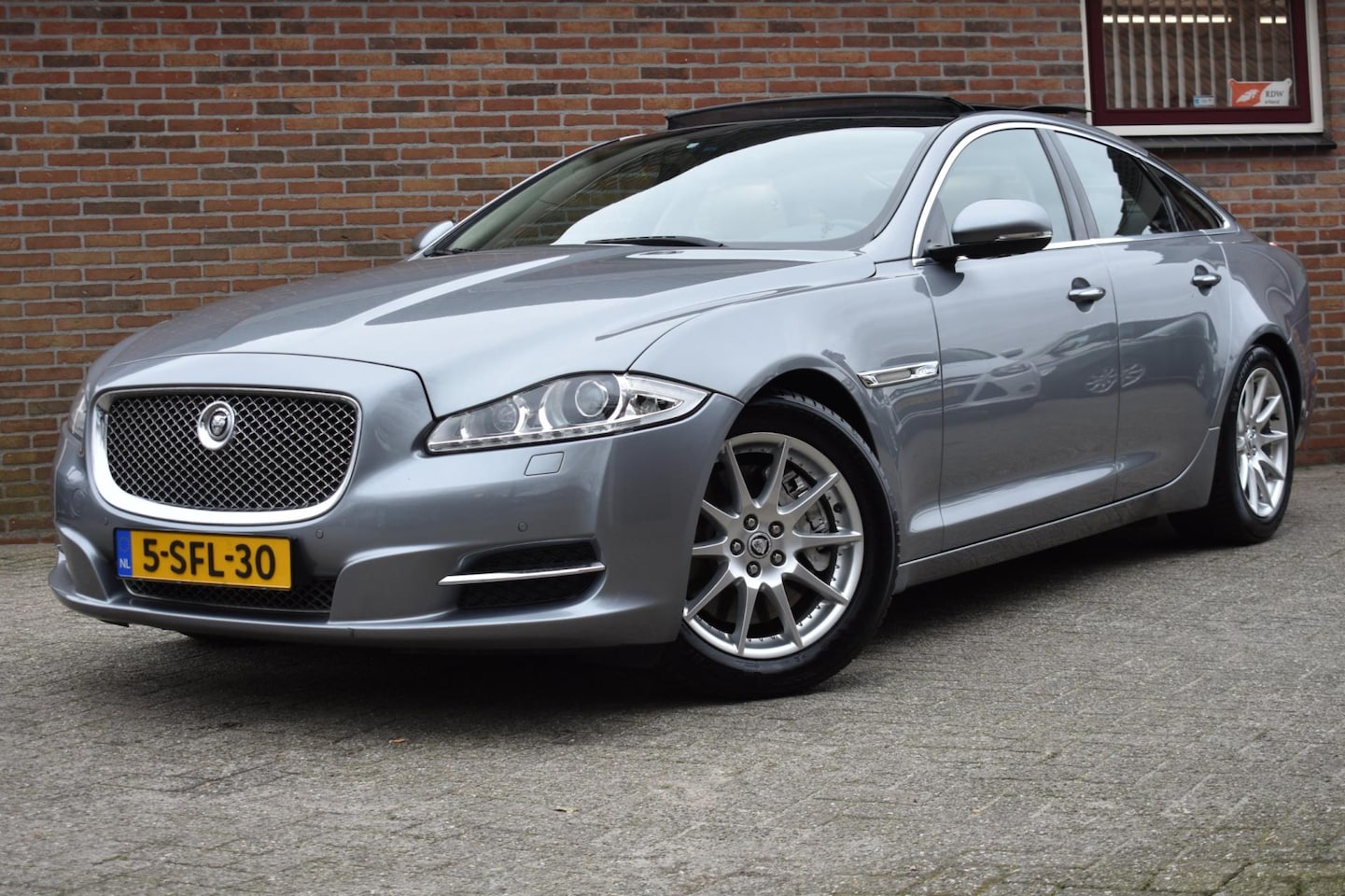 Jaguar XJ - 3.0 V6D Premium Luxury '13 Pano Leder Clima Cruise Inruil mogelijk - AutoWereld.nl