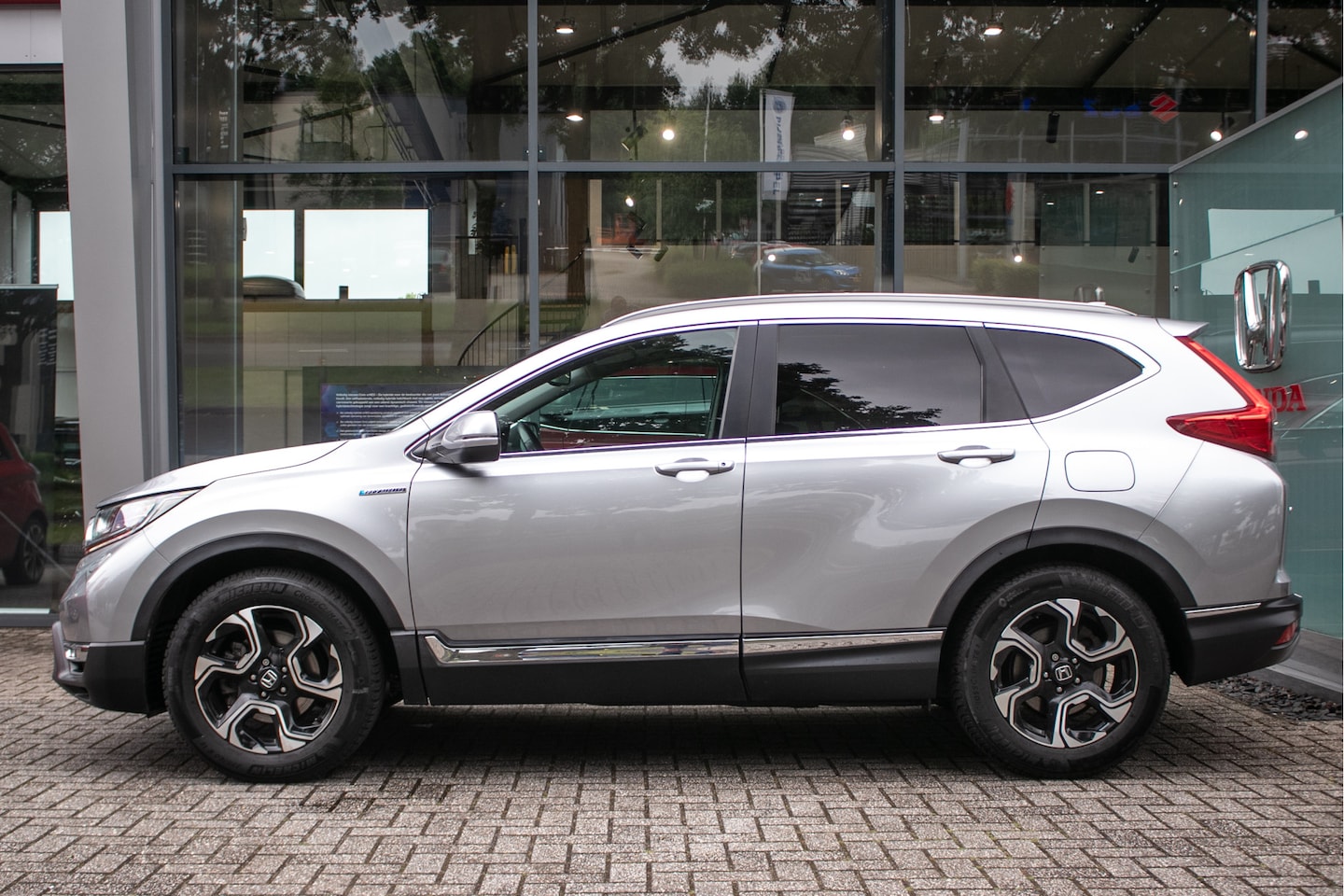 Honda CR-V - 2.0 Hybrid AWD Executive - All in rijklaarprijs | Trekhaak | Dealer onderh. | Panodak - AutoWereld.nl