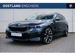 BMW 5-serie Touring - 530e M Sport Automaat / Panoramadak / Trekhaak / Bowers & Wilkins / Parking Assistant Prof