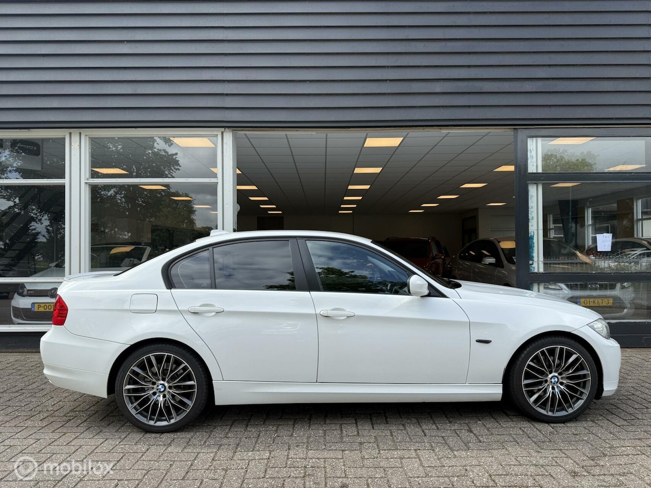 BMW 3-serie - 320i Luxury Line 320i Luxury Line - AutoWereld.nl