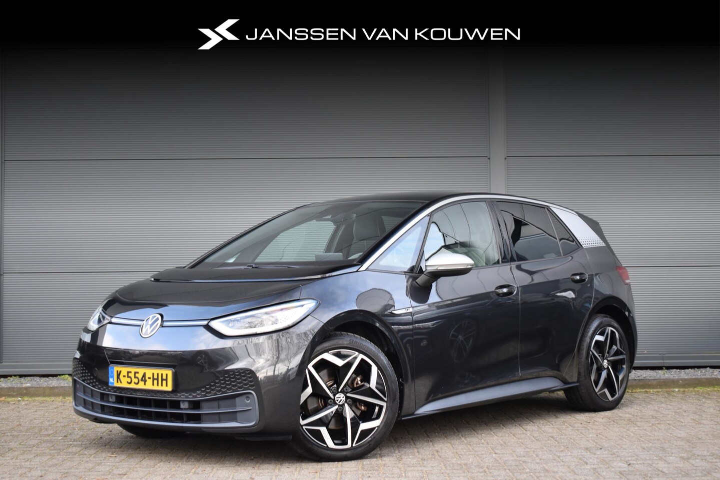 Volkswagen ID.3 - First Plus 58 kWh / Stoelverwarming / Navigatie / Camera / Matrix LED Koplampen - AutoWereld.nl