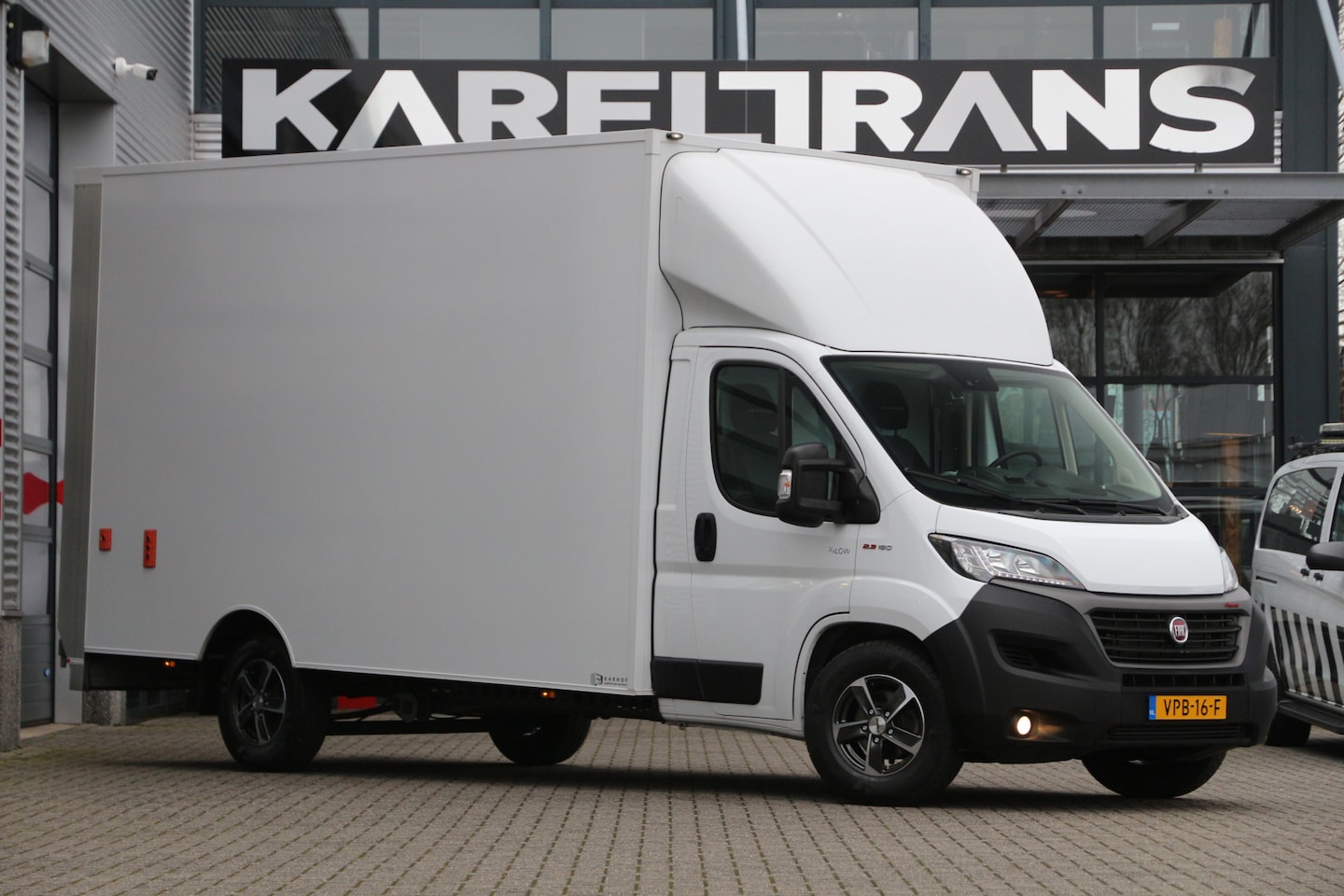 Fiat Ducato - 2.3 MJ 180PK | Aut. | X-low | 450x213x253 | Laadklep | Camera | Clima.. - AutoWereld.nl