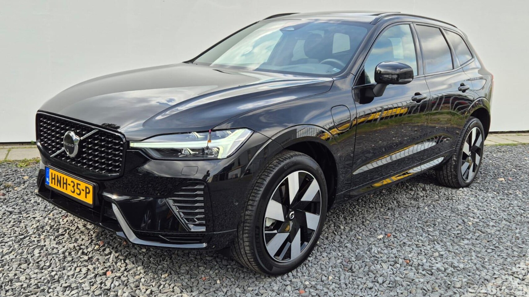 Volvo XC60 - 2.0 T6 PHEV AWD Plus Dark Nappa Leder - 360 Camera - Lighting Pack - Harman Kardon Sound - - AutoWereld.nl