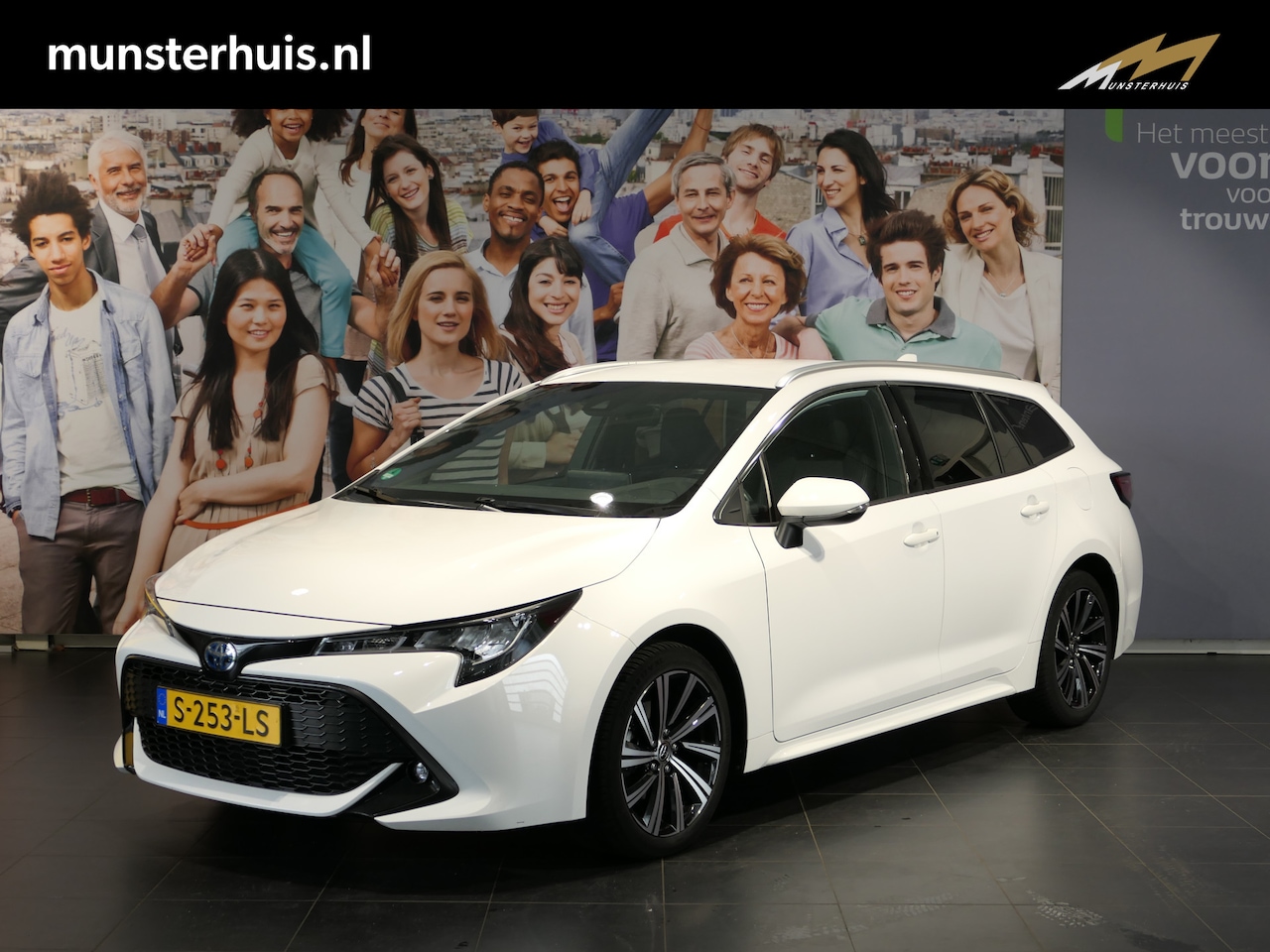 Toyota Corolla Touring Sports - 1.8 Hybrid Dynamic *AUTOMAAT* - Dakrails, navi, cruise, bluetooth - AutoWereld.nl