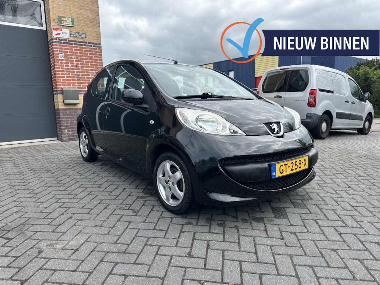 Peugeot 107 - 1.0-12V XR Airco Elek-Pakket APK 2026! - AutoWereld.nl
