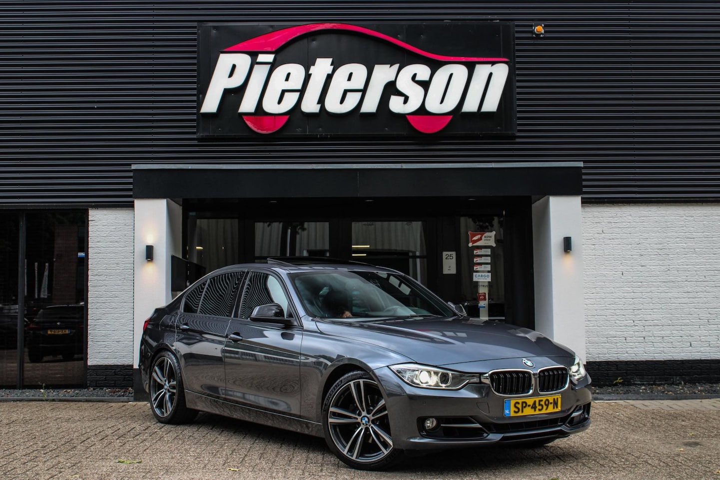 BMW 3-serie - 328i M-Sport PANO MEMORY HUD LEDER XENON CAMERA - AutoWereld.nl