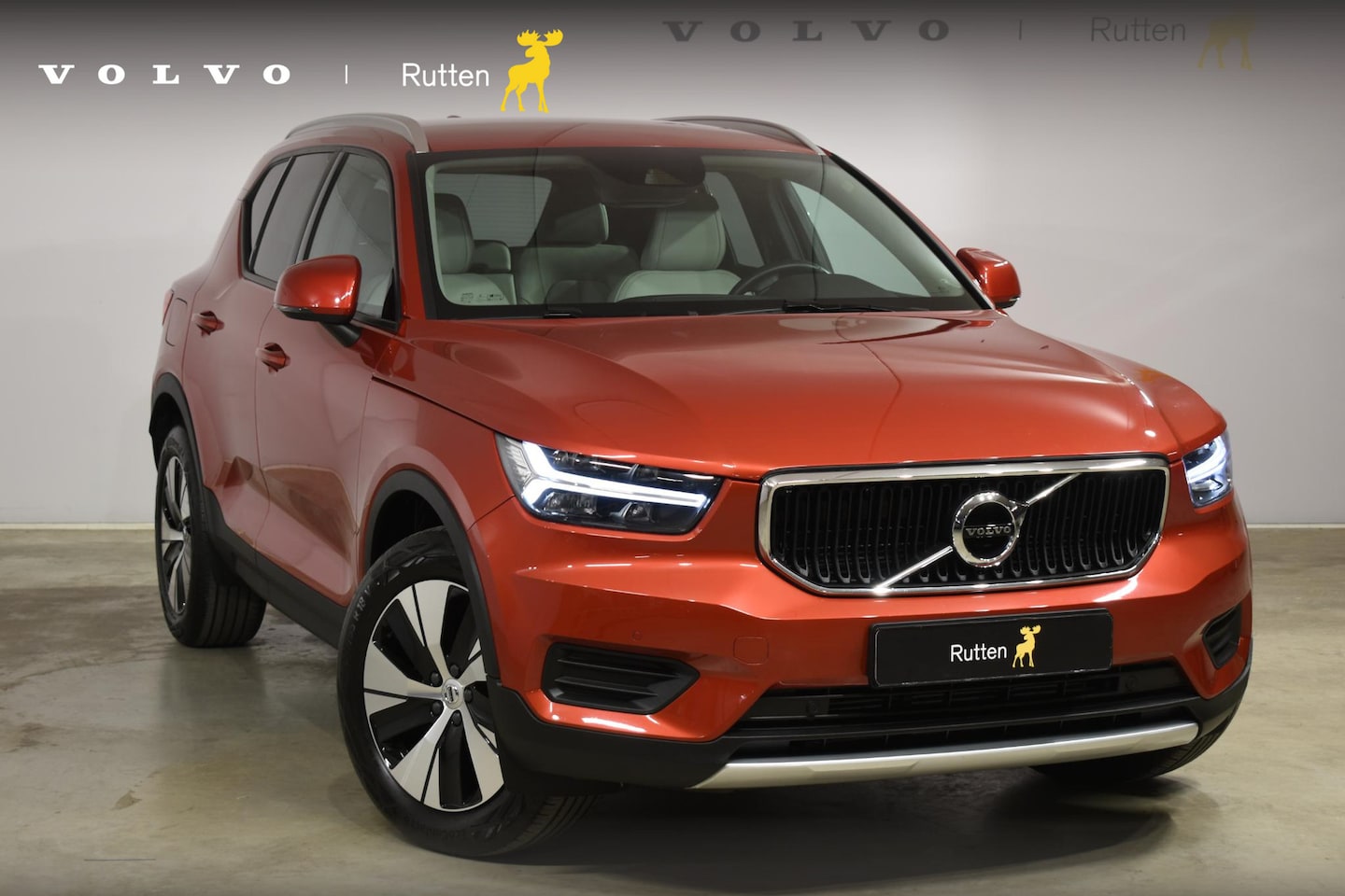 Volvo XC40 - T5 262PK Automaat Twin Engine Momentum Pro / Leer / Park assist v+a / Achteruitrijcamera / - AutoWereld.nl