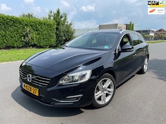 Volvo V60 - 2.4 D6 AWD Plug-In Hybrid Summum CAMERA/CRUISE/LEER