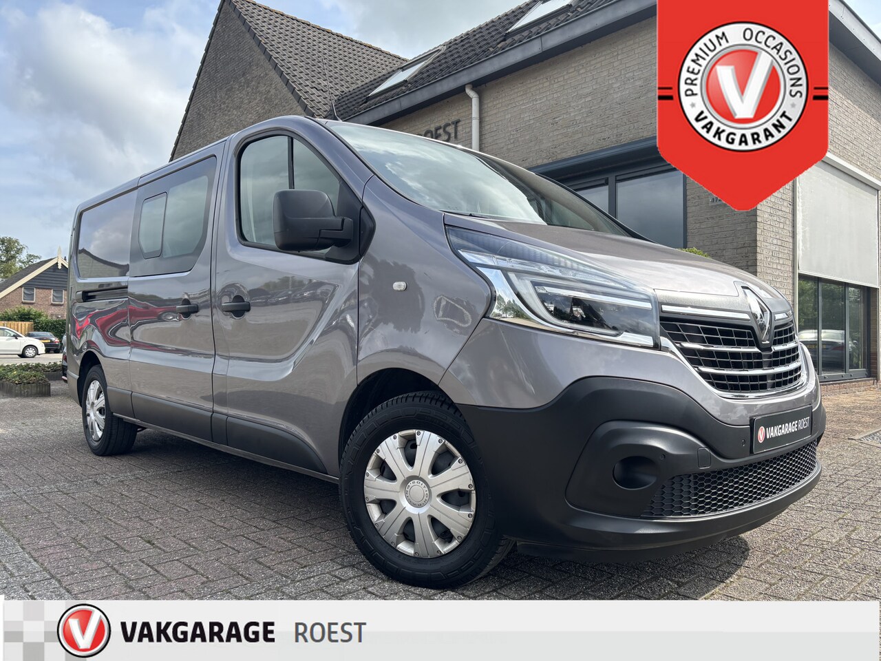 Renault Trafic - 2.0 dCi 145PK Autpomaat L2H1 DC Luxe 6-Pers. / Navigatie / Full-LED - AutoWereld.nl