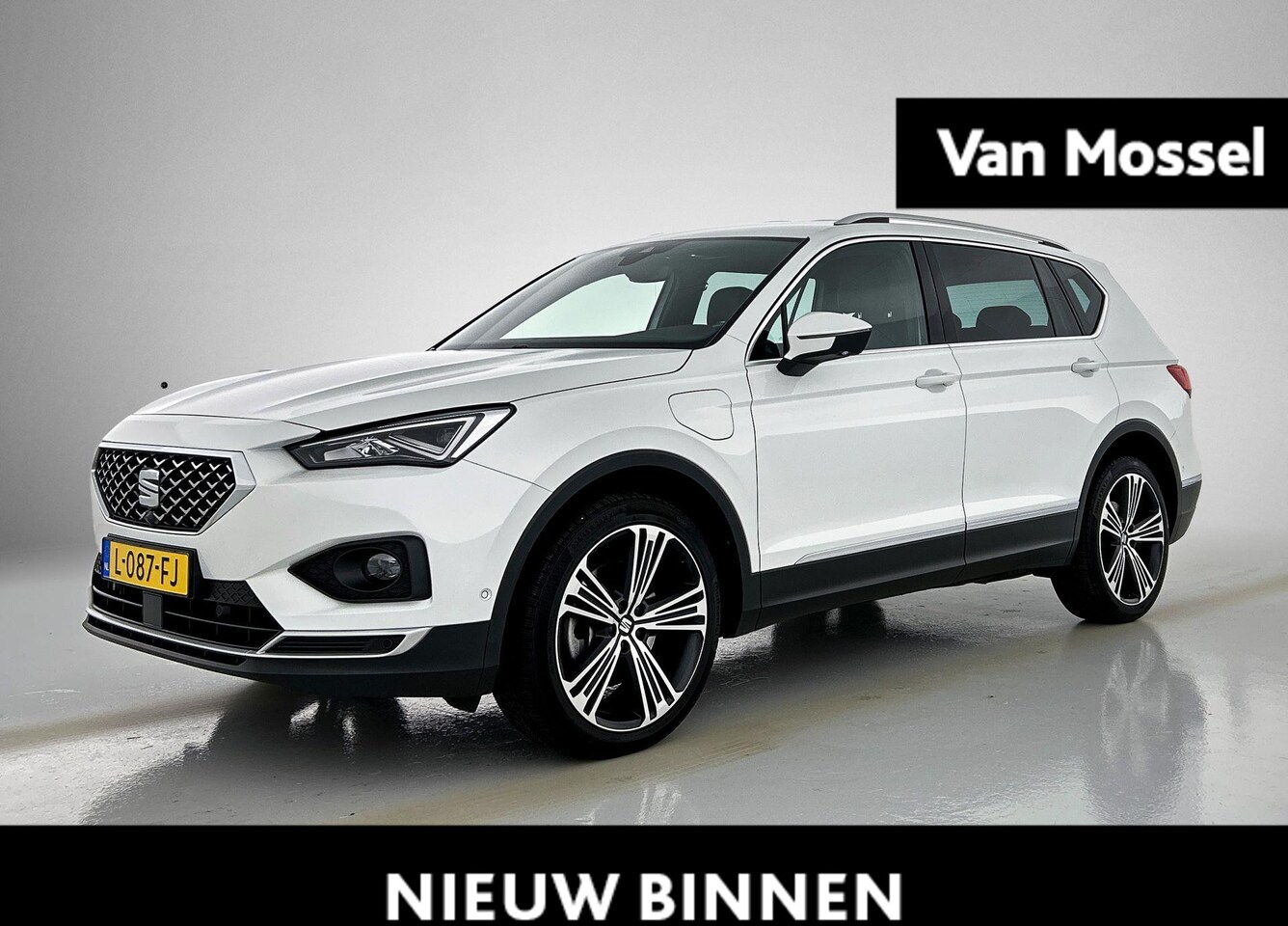 Seat Tarraco - 1.4 TSI e-Hybrid PHEV Xcellence | ELEK.LAADKLEP | KEYLESS | CAMERA | NAVIGATIE | DIGITAAL - AutoWereld.nl