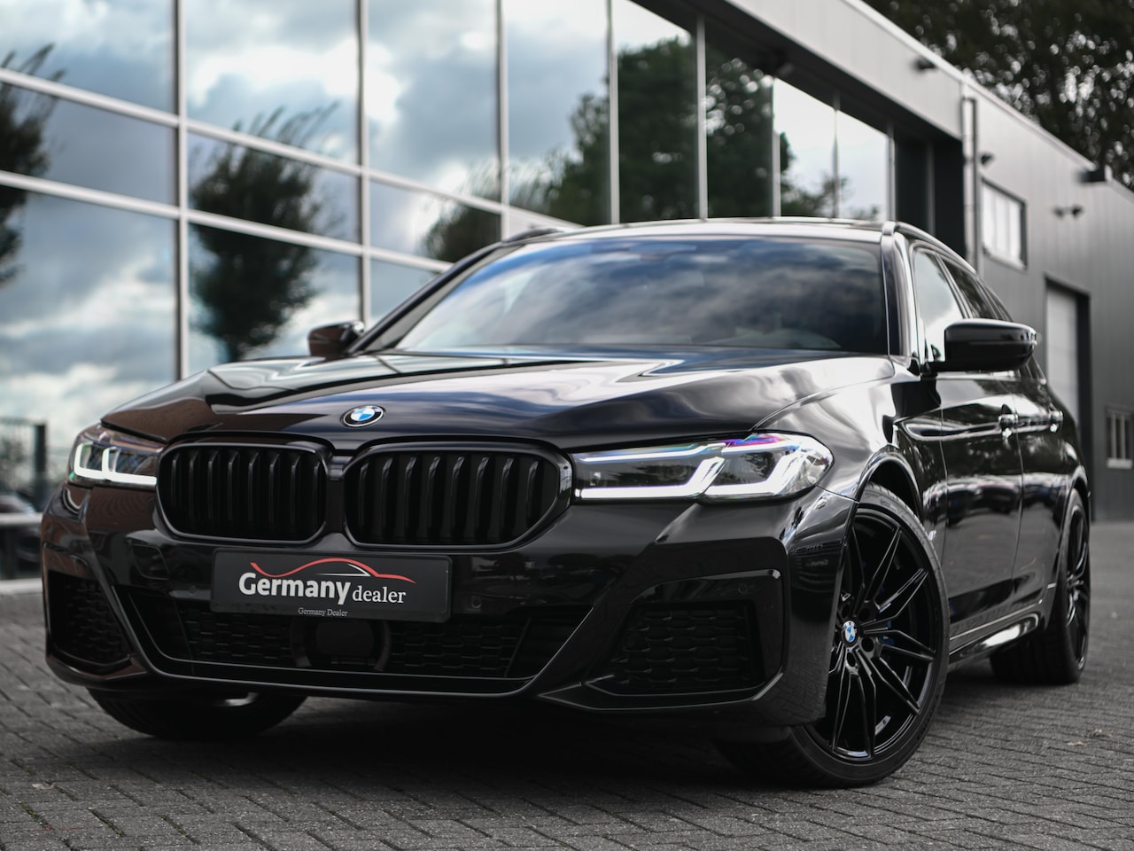 BMW 5-serie Touring - 540d xDrive 340pk M-Sportpakket Head-Up Laser-Led Comf-Zetels Keyless - AutoWereld.nl