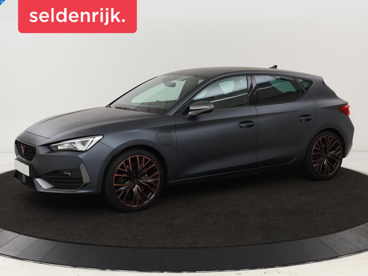 CUPRA Leon - 1.4 e-Hybrid VZ | 245pk | Stuurverwarming | Navigatie | Sfeerverlichting | Full LED | Keyl - AutoWereld.nl