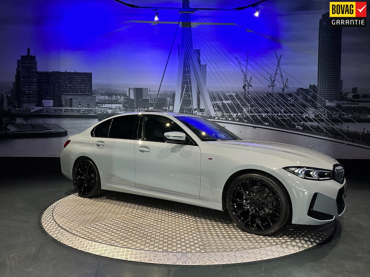 BMW 3-serie - 318i M Sport Edition *Schuifdak*Shadow Line*Camera*Laser* - AutoWereld.nl