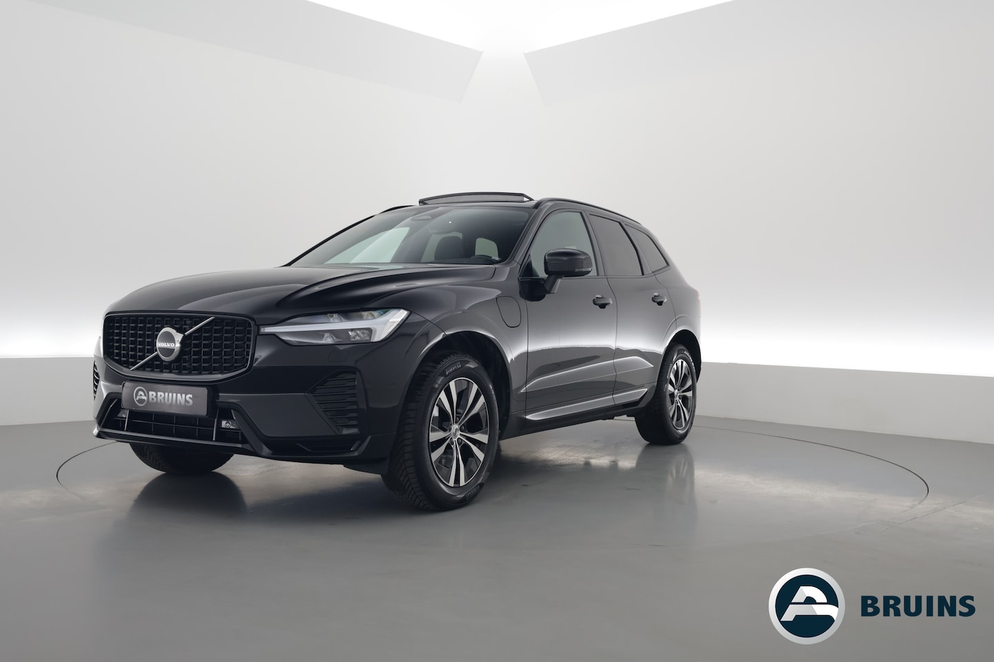 Volvo XC60 - 2.0 T6 T6 recharge r-design | Long Range | Pano-dak | Trekhaak | ACC |  H&K Audio | - AutoWereld.nl