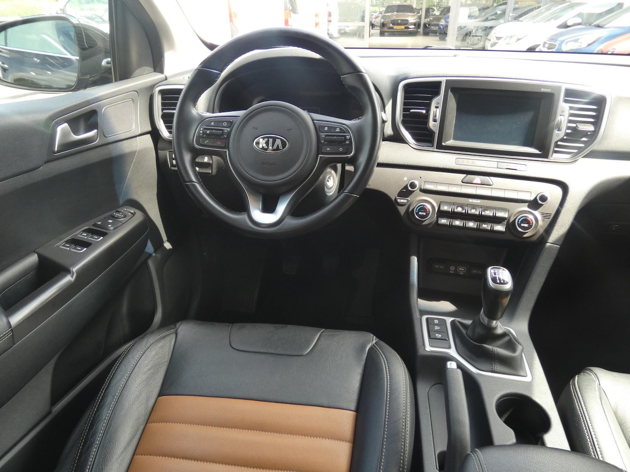 Kia Sportage - 1.6 GDI DynamicLine | TREKHAAK | NAVIGATIE | ACHTERUITRIJCAMERA | - AutoWereld.nl