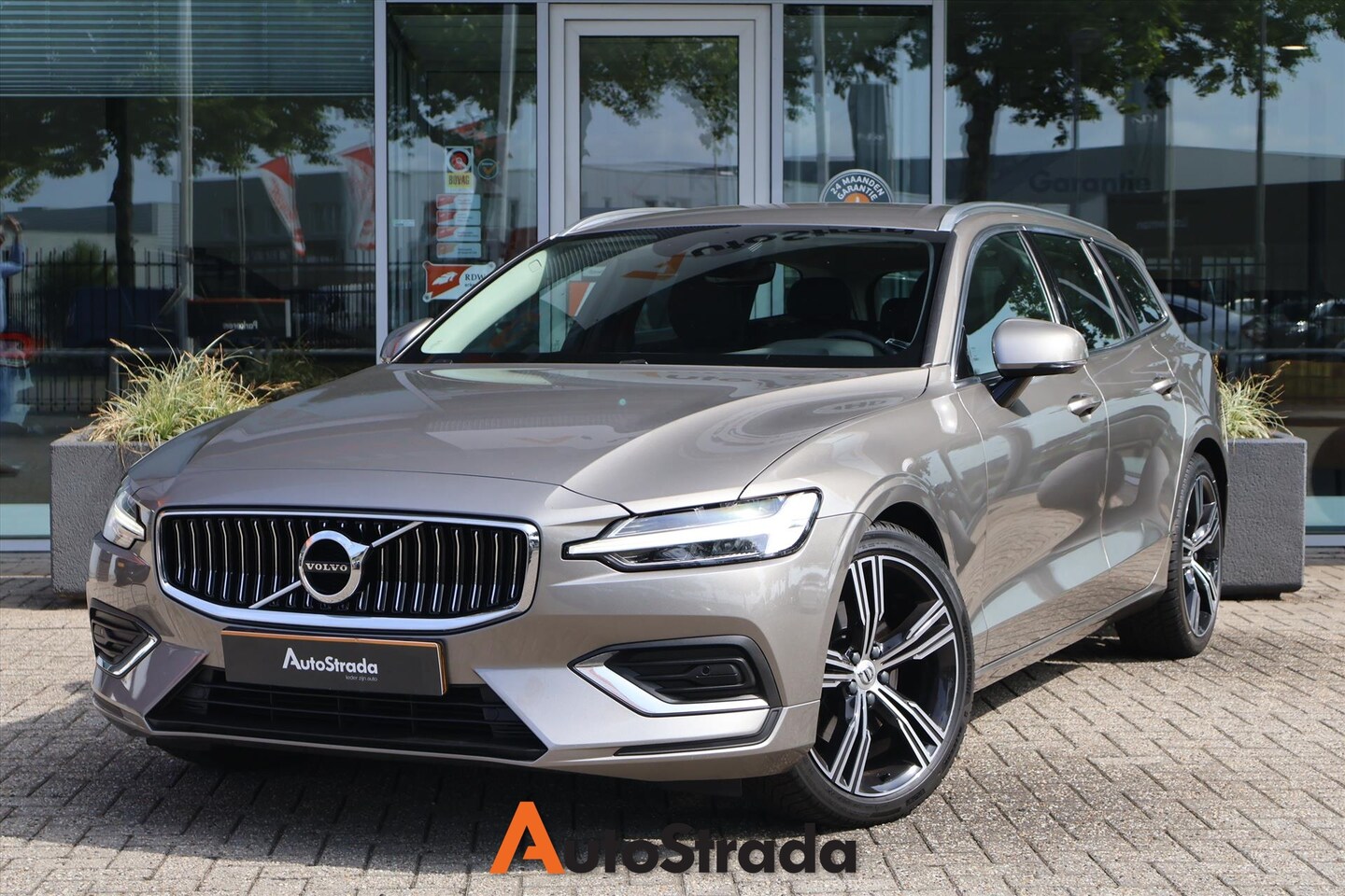 Volvo V60 - T4 Inscription 190PK I Navi I Camera I Stoelverwarming I Leder I Carplay I Memory - AutoWereld.nl