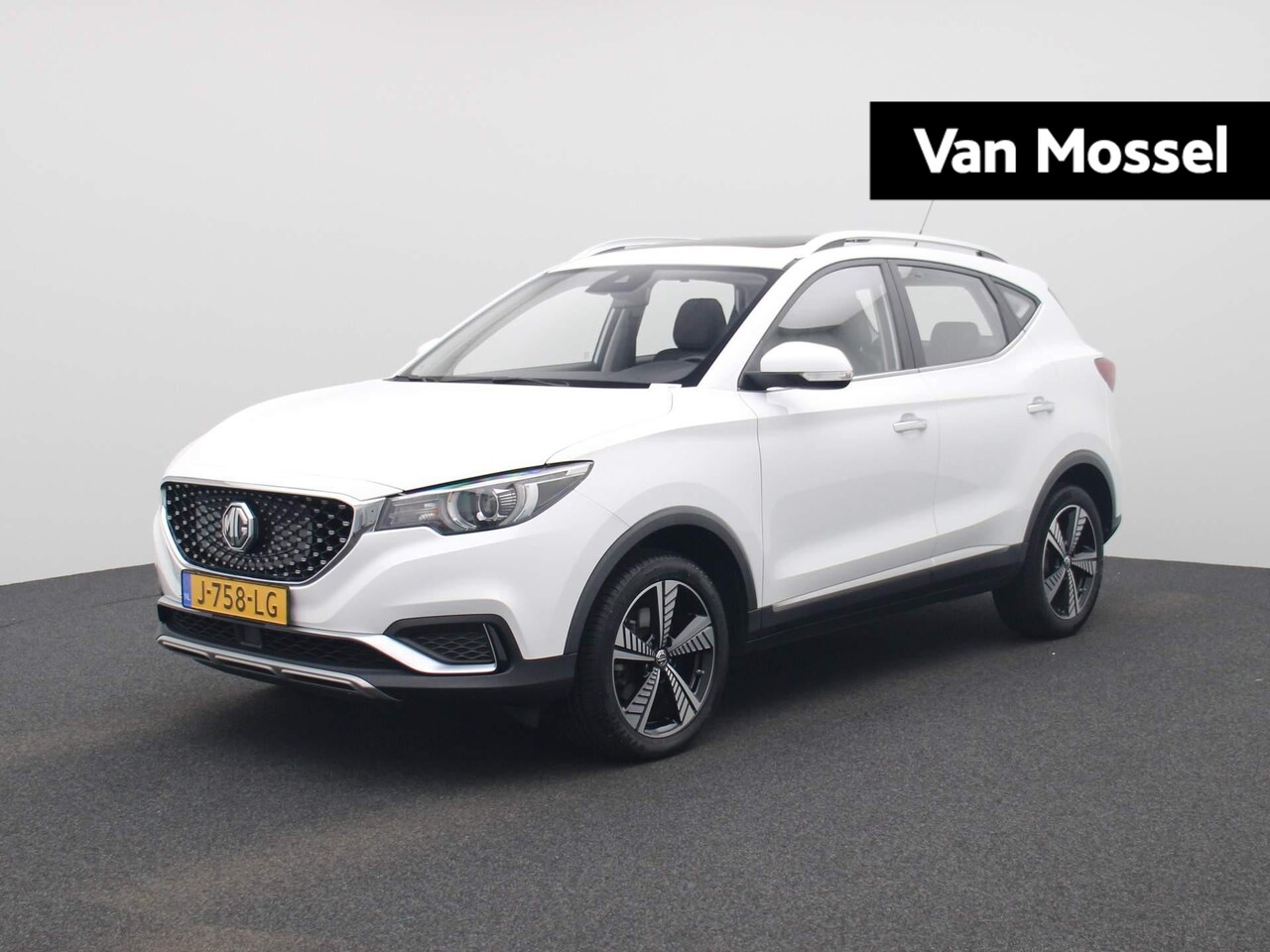 MG ZS - Luxury 45 kWh MG ZS EV Luxury 45 kWh | Leder | Navi | Panoramadak | Camera | Apple CarPlay - AutoWereld.nl