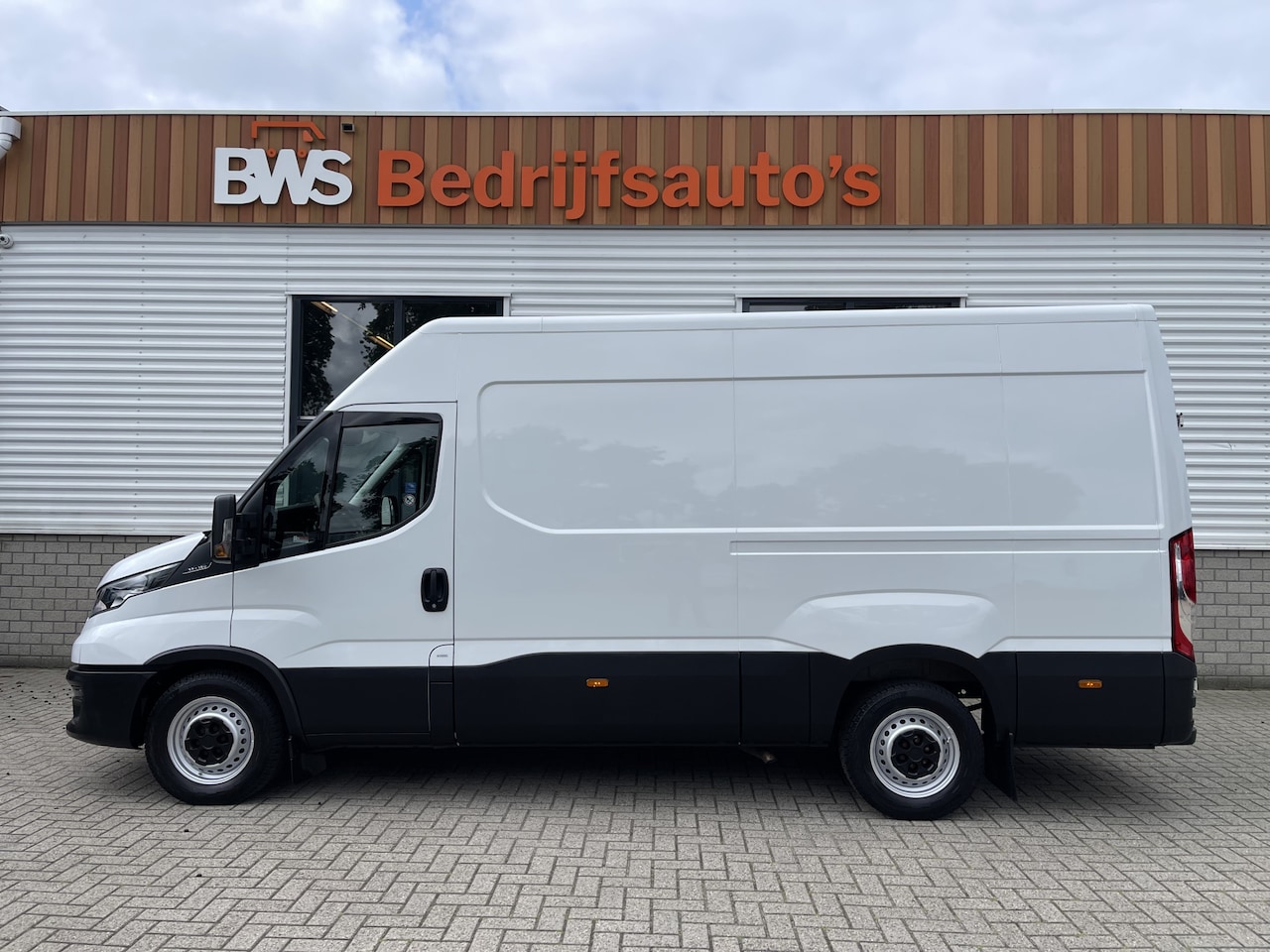 Iveco Daily - 35S16V 2.3 L2H2 160pk / vaste prijs rijklaar € 21.950 ex btw / bpm vrij / euro 6 diesel / - AutoWereld.nl