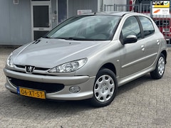 Peugeot 206 - 1.4 Forever, Nwe Apk, Nwe koppling, Airco, 5-drs, inruilkoopje
