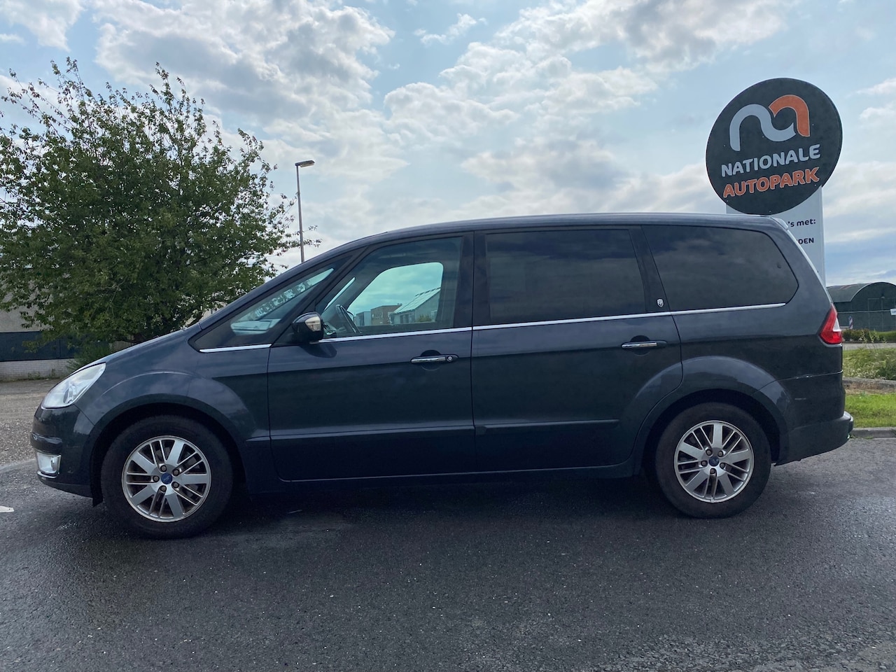 Ford Galaxy - 2.0-16V Ghia * 7P * AIRCO * CRUISE * EXPORT & HANDEL - AutoWereld.nl