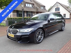 BMW 5-serie Touring - 520i LCI M-PAKKET SHADOWLINE PANODAK/COMFORTLEER/TREKHAAK