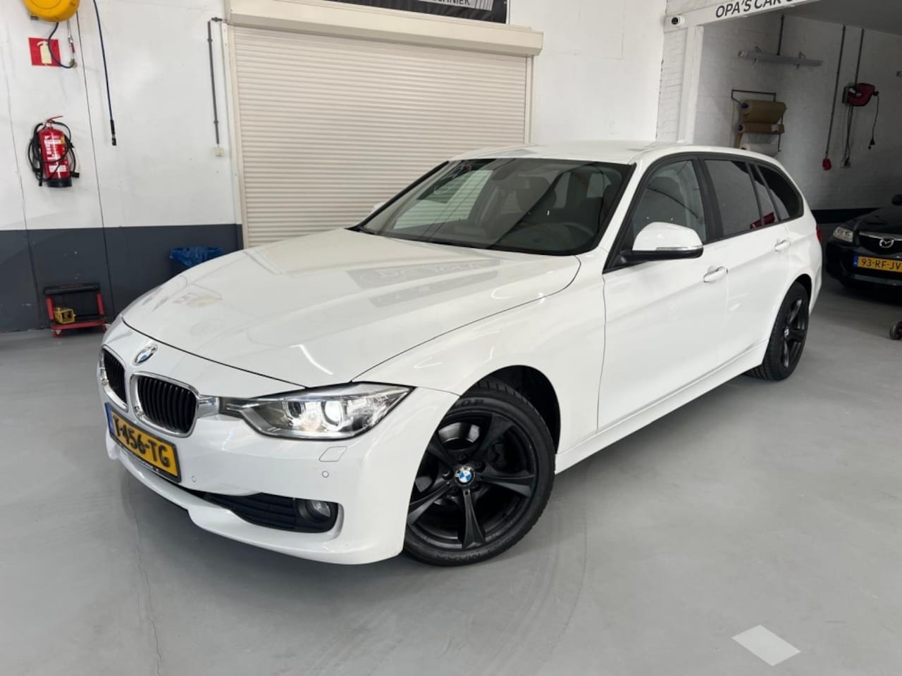 BMW 3-serie - 316i High Executive 316I HIGH EXECUTIVE, PDC, Stoelverw., LED, NAVI, Cruis.Ctrl - AutoWereld.nl