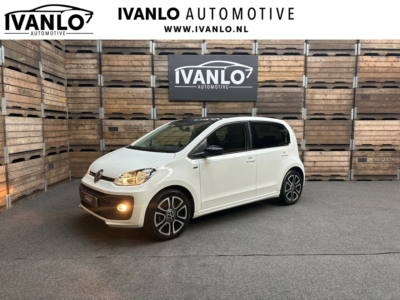 Volkswagen Up! - 1.0 R-Line Clima Camera Cruise Winter Licht-en Zicht pakket LM - AutoWereld.nl