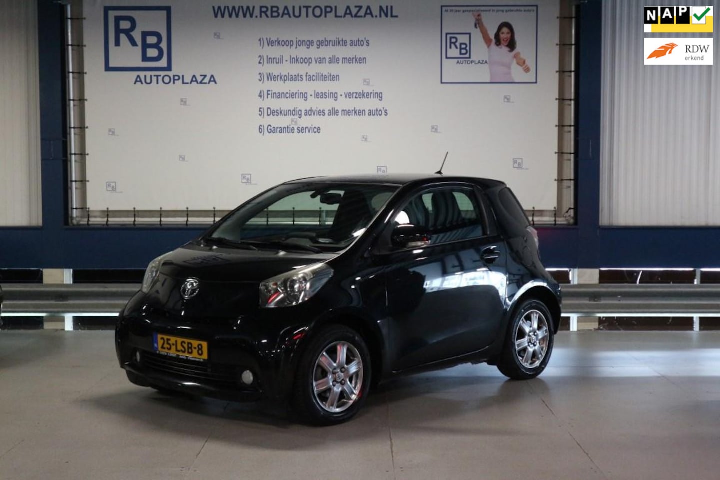 Toyota iQ - 1.0 VVTi Comfort CRUISSE / CLIMA / FULL SERVICE ! ! ! - AutoWereld.nl