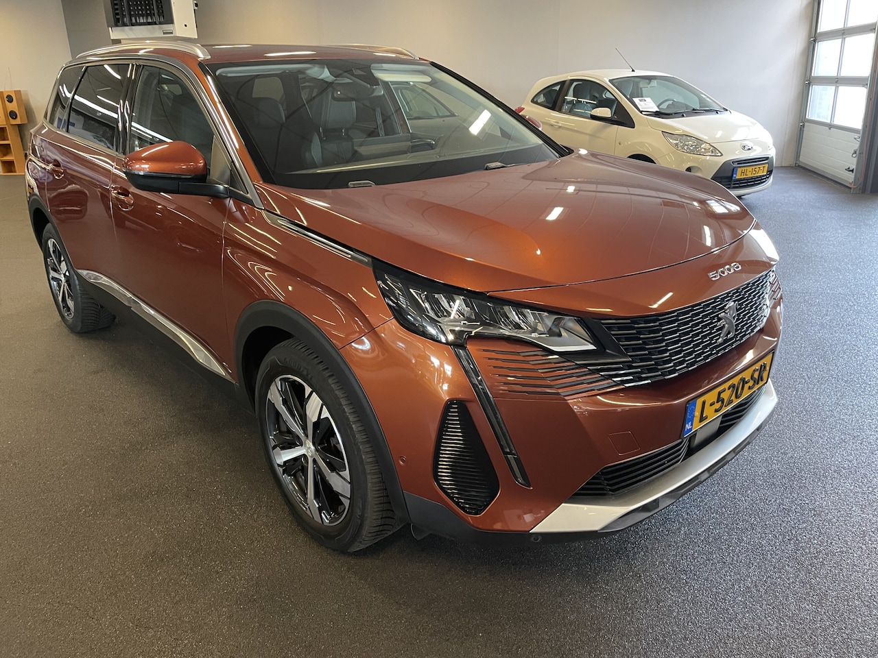 Peugeot 5008 - 1.2 PureTech Allure 130 pk EAT8 automaat Navigatie-Achteruitrijcamera-Parkeersensoren voor - AutoWereld.nl
